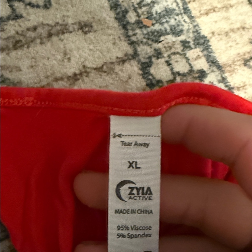 Zyia active women’s red twist back tanktop - Picture 4 of 4